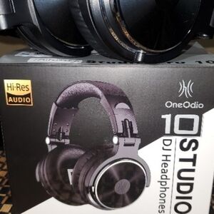 OneOdio 10 DJ Headphones in Black